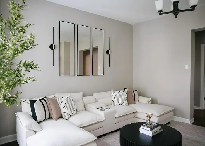 Sleeps 18 • 7Br • Gym • Game Room • Theater * Chicago
