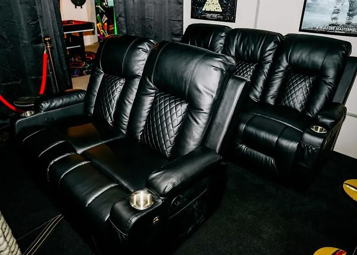 Sleeps 18 • 7Br • Gym • Game Room • Theater * Chicago