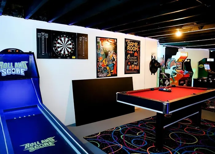 Sleeps 18 • 7Br • Gym • Game Room • Theater * Chicago