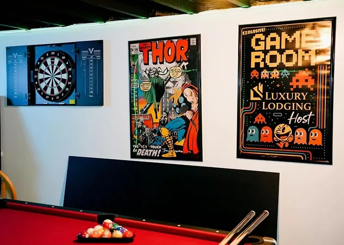 Sleeps 18 • 7Br • Gym • Game Room • Theater Ferienhaus Chicago
