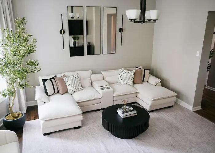 Sleeps 18 • 7Br • Gym • Game Room • Theater * Chicago