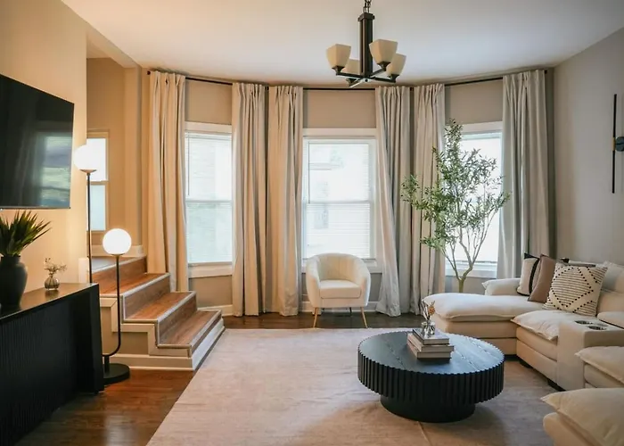 Sleeps 18 • 7Br • Gym • Game Room • Theater Ferienhaus