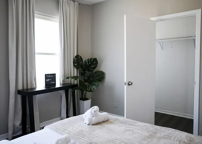 Sleeps 18 • 7Br • Gym • Game Room • Theater * Chicago