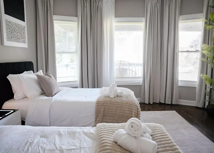Sleeps 18 • 7Br • Gym • Game Room • Theater Ferienhaus