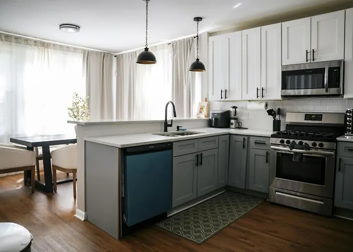 Sleeps 18 • 7Br • Gym • Game Room • Theater Ferienhaus