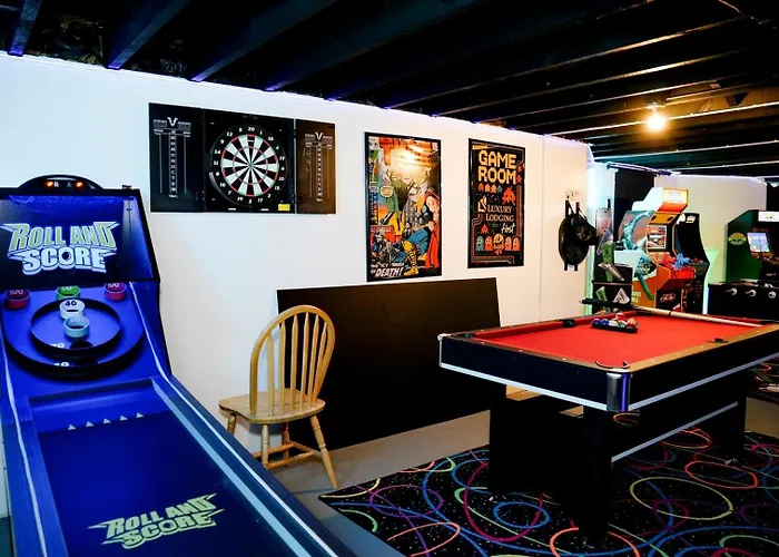 Sleeps 18 • 7br • Gym • Game • Theater Ferienhaus Chicago