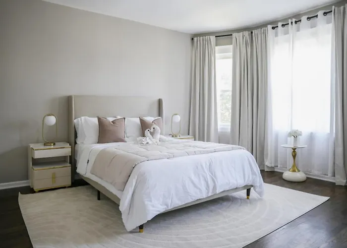 Sleeps 18 • 7br • Gym • Game • Theater * Chicago