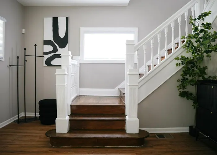 Sleeps 18 • 7br • Gym • Game • Theater Chicago