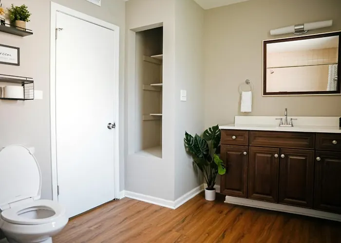 Sleeps 18 • 7br • Gym • Game • Theater Chicago